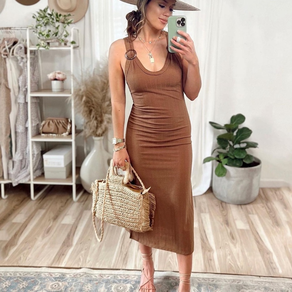Brown ribbed midi dress